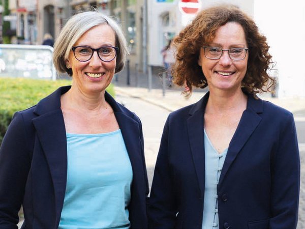 Manuela Ruhland (links) und Katja Vahrenkamp-Nowak sind die Ansprechpartnerinnen im Pflegestützpunkt. 
