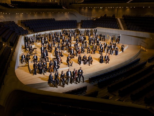 Das NDR Elbphilharmonie Orchester im Großen Saal der Elbphilharmonie Hamburg. 